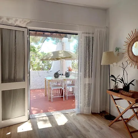 Hébergement de vacances Charming House In Quarteira With Garden View And Terrace