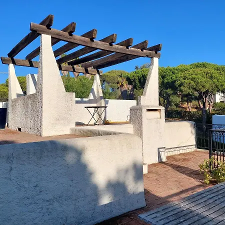 Charming House In Quarteira With Garden View And Terrace Hébergement de vacances Benfarras