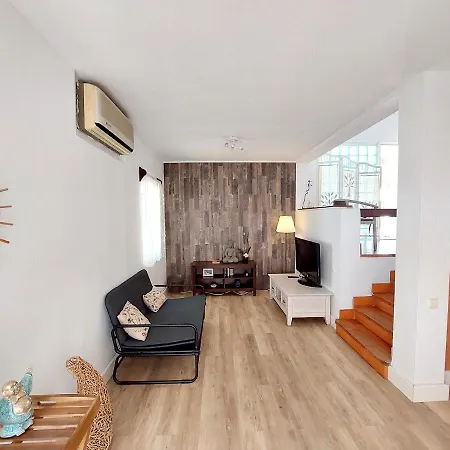 Charming House In Quarteira With Garden View And Terrace Hébergement de vacances *