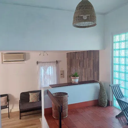 Hébergement de vacances Charming House In Quarteira With Garden View And Terrace Benfarras