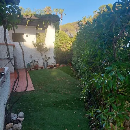 Charming House In Quarteira With Garden View And Terrace Hébergement de vacances Benfarras