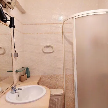 Charming House In Quarteira With Garden View And Terrace בית נופש *