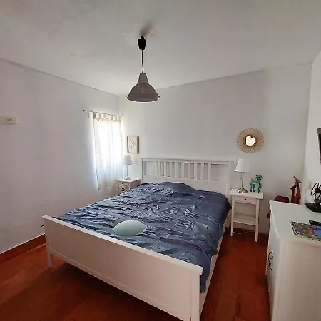 Charming House In Quarteira With Garden View And Terrace בית נופש *