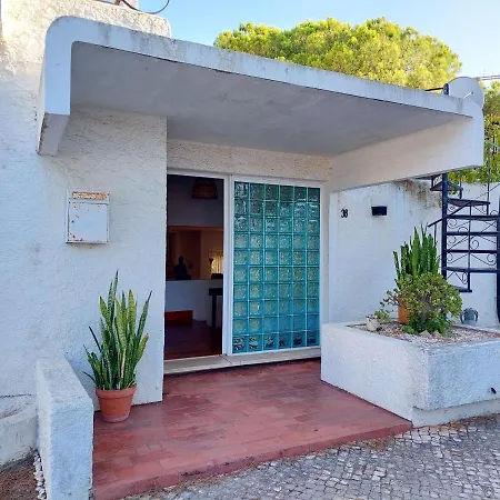 בית נופש Charming House In Quarteira With Garden View And Terrace *